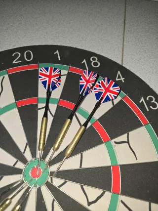 Diana con 6 dardos (3 UK, 3 USA)