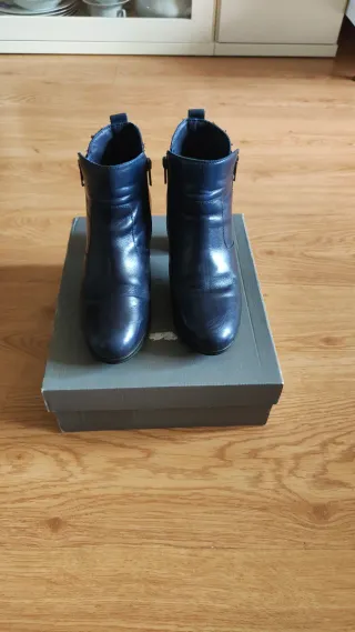 Botines Callaghan Piel Azul Mujer