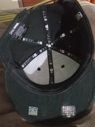 Gorra New Era Lakers Negra y Dorada Original