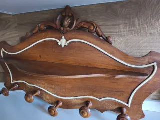 Perchero de madera decorativo