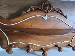 Perchero de madera decorativo