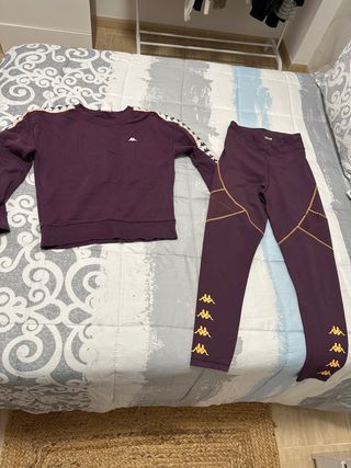 Conjunto Kappa morado y dorado