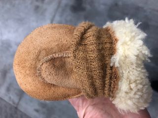 Manoplas de piel y lana para niños