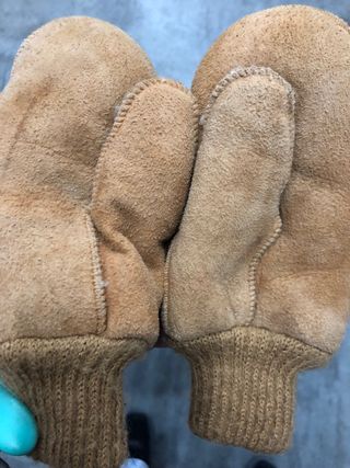 Manoplas de piel y lana para niños