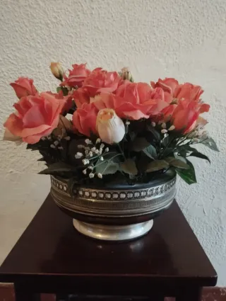 Centro de mesa flores rosas y plateado