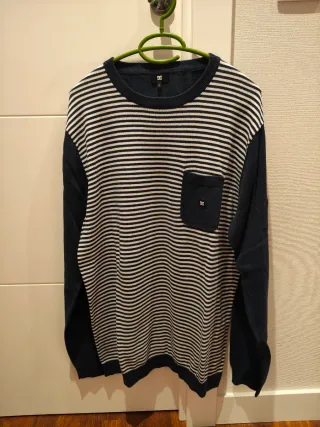 Jersey hombre de marca DC. Talla L
