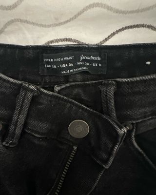 Pantalón vaquero negro roto talla 38