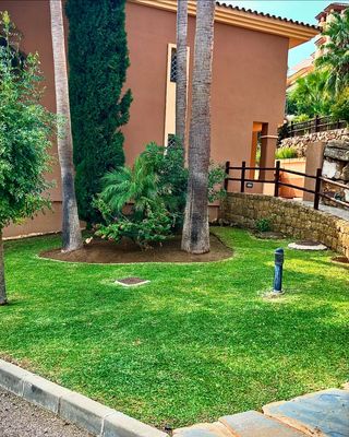 Jardinero: Poda en altura y riegos automáticos