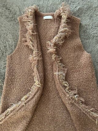 Chaleco largo marrón/rosa con flecos
