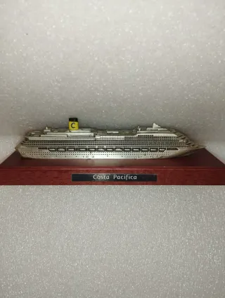 Modellino Costa Pacifica metallo e legno