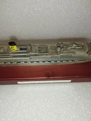 Modellino Costa Pacifica metallo e legno