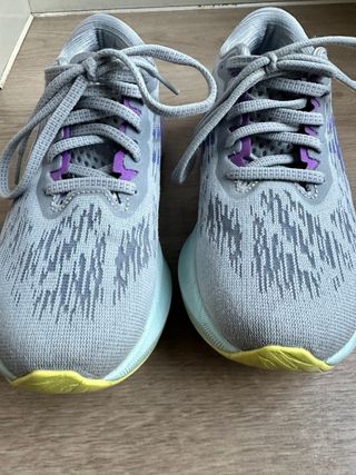 Asics Novablast Gris/Morado