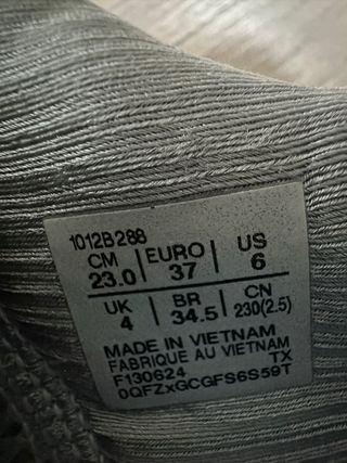 Asics Novablast Gris/Morado