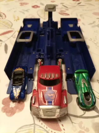 Camión y coches Hot Wheels