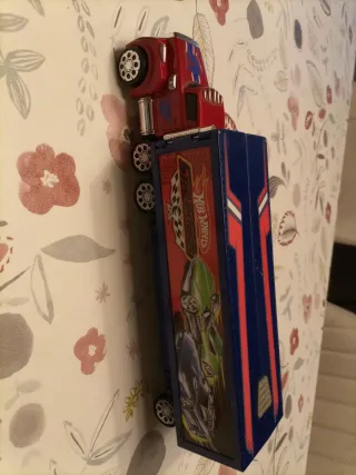 Camión y coches Hot Wheels