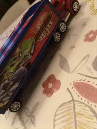 Camión y coches Hot Wheels