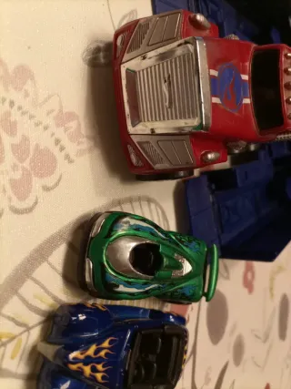 Camión y coches Hot Wheels