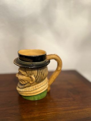 Set de dos jarras de cerámica estilo inglés