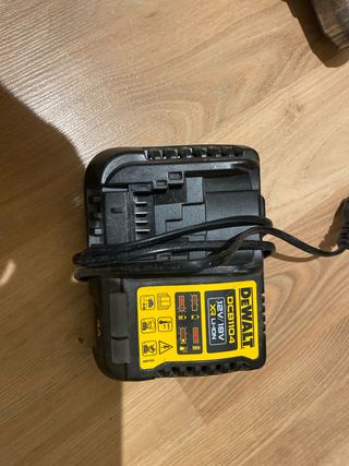 Cargador Dewalt DCB1104 12V/18V XR Li-Ion