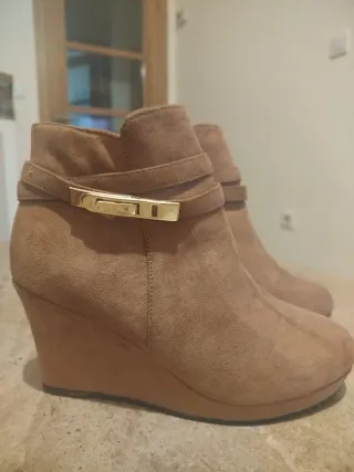 Botines ante tacon cuña N39 Nuevos sin usar