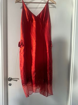 Vestido fiesta rojo con bordado