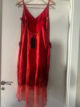 Vestido fiesta rojo con bordado