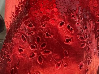 Vestido fiesta rojo con bordado