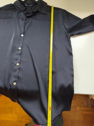Camisa negra satinada ZARA (talla L) Elegante y fl