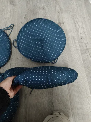 4 Cojines Redondos para Sillas Cada uno 5€ 45cm