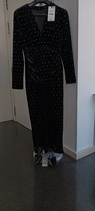 Vestido   con pedrería talla M + zapatos 60€