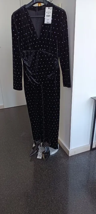 Vestido   con pedrería talla M + zapatos 60€