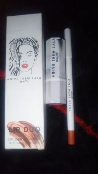 Dúo Labial Give Them Lala - Liner y Lipstick