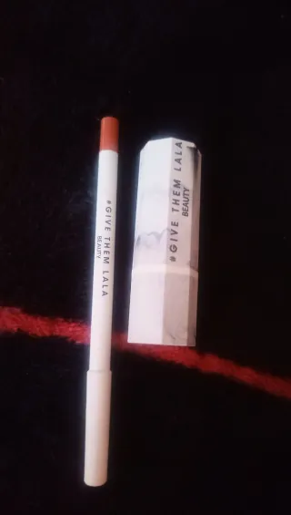 Dúo Labial Give Them Lala - Liner y Lipstick