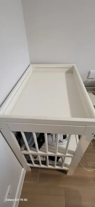 Cambiador de bebé blanco