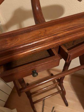 Galán de noche de madera