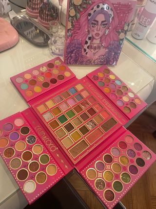 Paleta de sombras Kevin & Coco 105 colores