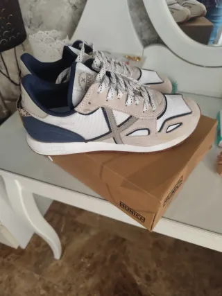 Zapatillas Munich Talla 42 Beige y Azul