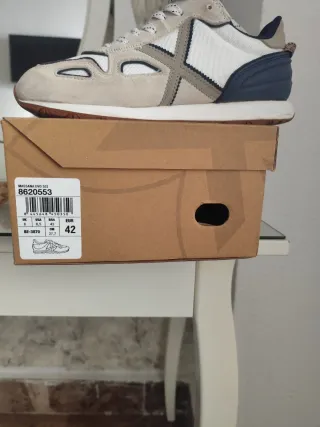 Zapatillas Munich Talla 42 Beige y Azul
