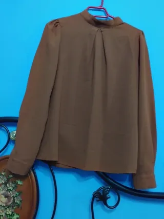 Blusa manga larga marrón nueva