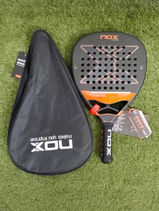 Pala de pádel Nox AT10 Attack 12k 2025