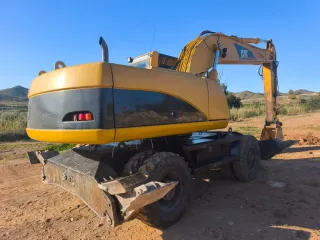 Excavadora de ruedas CATERPILLAR M322C