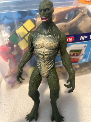 Figura de acción tipo lagarto