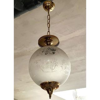 Lámpara dorado brillante con globo grabado