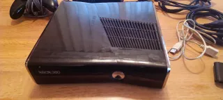 Xbox 360 completa con mando y cables