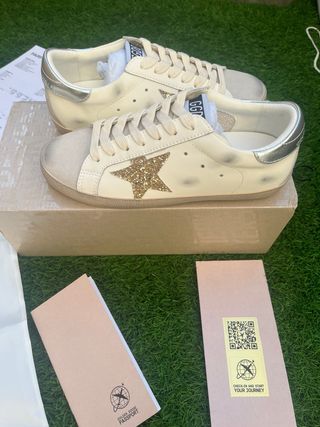 Golden Goose Sneakers Beige y Dorado Talla 38