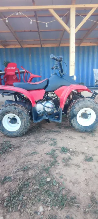 Quad infantil rojo y negro