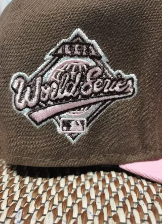 Gorra New Era 59FIFTY Yankees Marrón y Rosa 7.1/2