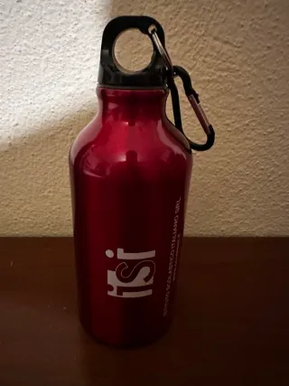 Borraccia rossa vintage con moschettone