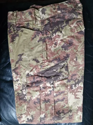 Uniforme mimetica da combattimento vegetato