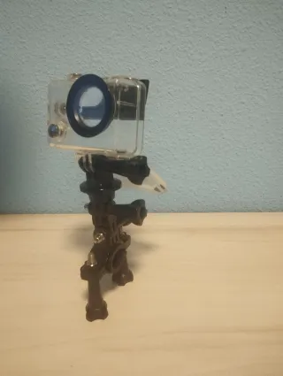 Cámara de acción GoPro negra con soporte